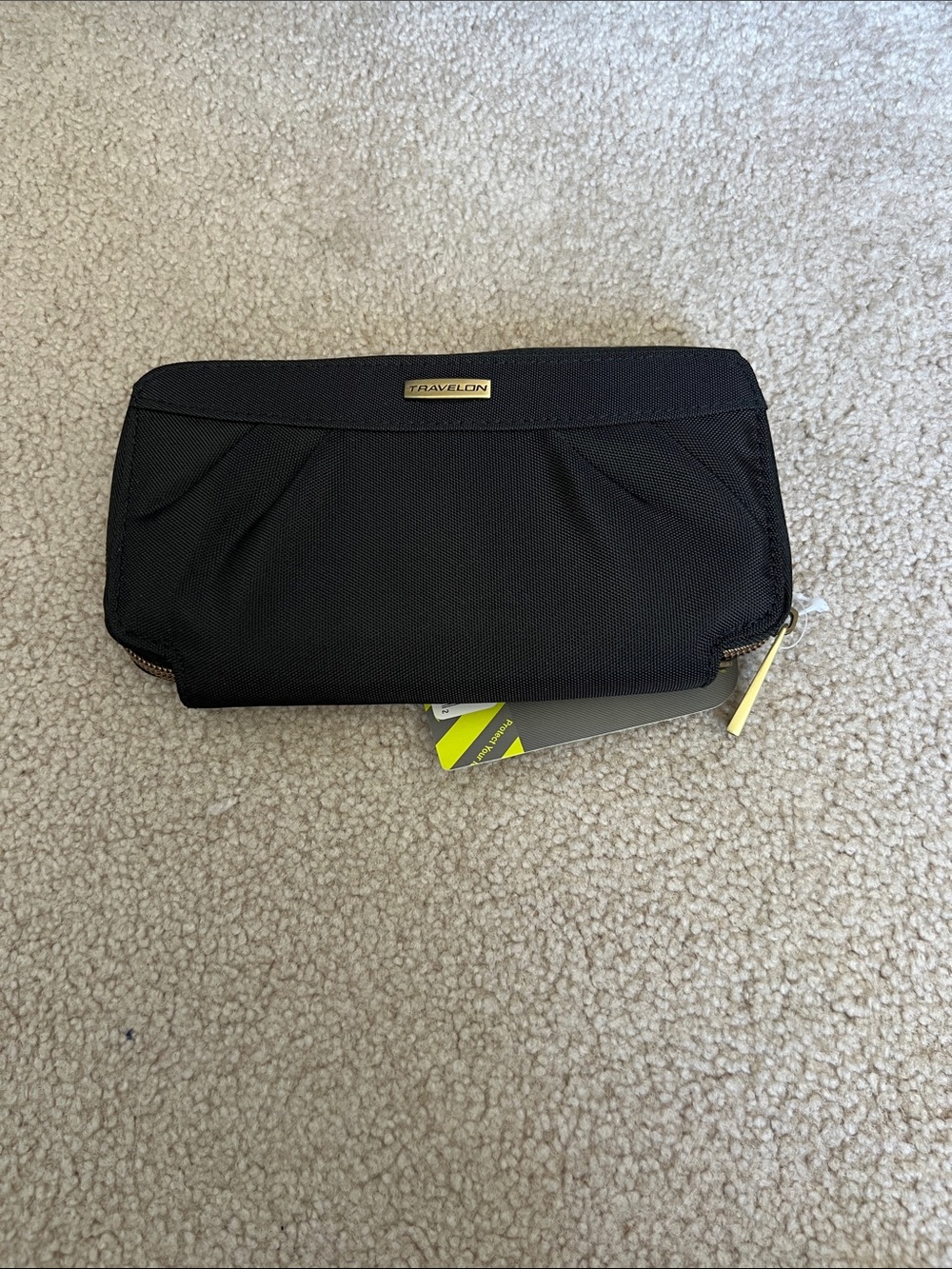 Travelon Black RFID-Blocking Zip Wallet